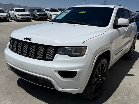 Used 2018 Jeep Grand Cherokee Altitude AWD/4WD image 5