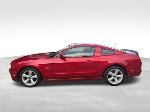 Used 2013 Ford Mustang GT image 2