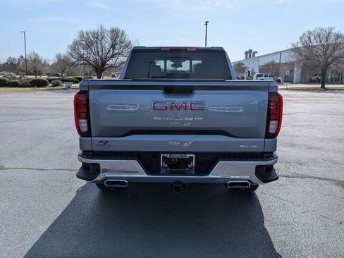 New 2026 GMC Sierra 1500 SLE image 4