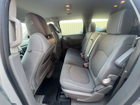 Used 2017 Chevrolet Traverse LT FWD image 21