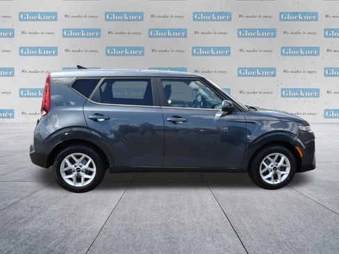 Used 2022 Kia Soul LX w/ Technology Package FWD image 4