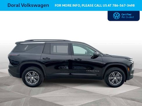 Used 2025 Chevrolet Traverse LT image 9