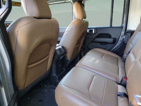 Used 2023 Jeep Wrangler Unlimited Sahara w/ Cold Weather Group AWD/4WD image 7