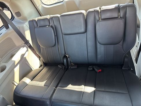 Used 2016 Chrysler Town & Country Touring-L w/ Driver Convenience Group image 27