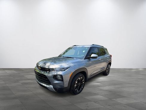 Used 2023 Chevrolet TrailBlazer LT w/ Convenience Package FWD image 2