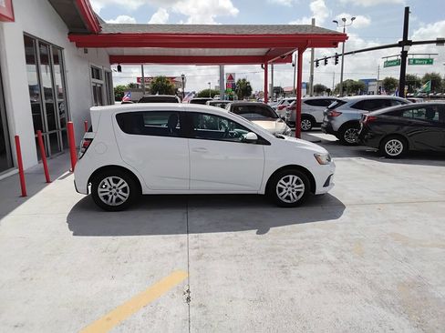 Used 2017 Chevrolet Sonic LT image 4