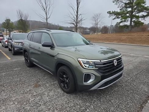 Certified 2025 Volkswagen Atlas Peak Edition SE image 15