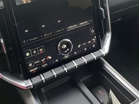 Used 2025 GMC Acadia Elevation w/ Elevation Premium Package image 17