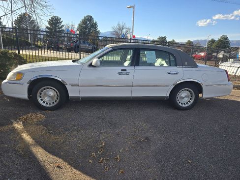 Used 1999 Lincoln Town Car Executive image 17