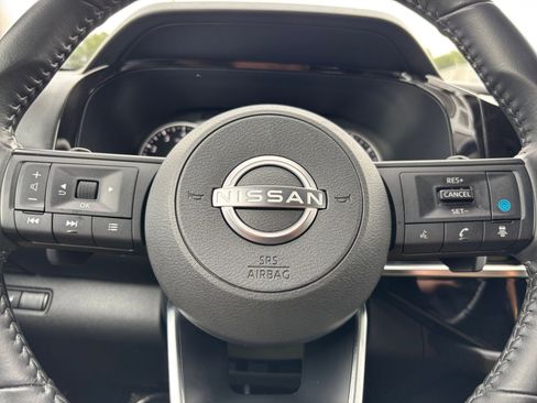 Used 2025 Nissan Pathfinder SV AWD/4WD image 30