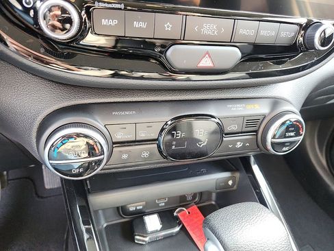 Certified 2025 Kia Soul S image 16