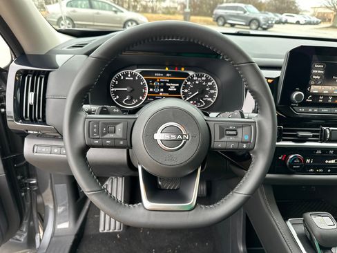 New 2025 Nissan Pathfinder SV w/ SV Premium Package image 26