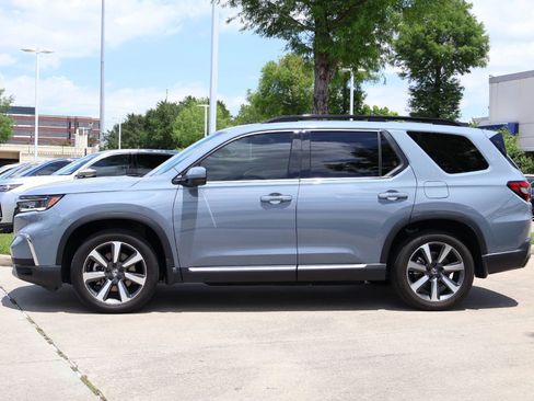 Used 2025 Honda Pilot Elite image 3