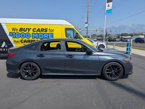 Used 2022 Honda Civic Sport image 2