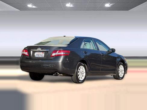 Used 2011 Toyota Camry XLE image 8