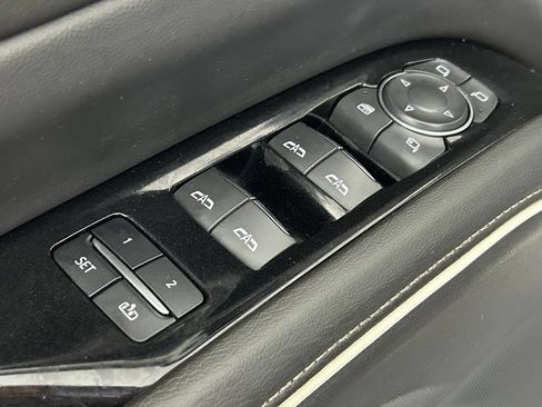 Used 2021 Cadillac Escalade Luxury AWD/4WD image 38