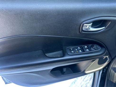 Used 2020 Jeep Compass Latitude w/ Popular Equipment Group image 28