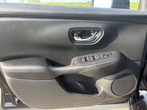 Used 2025 Honda HR-V LX image 10