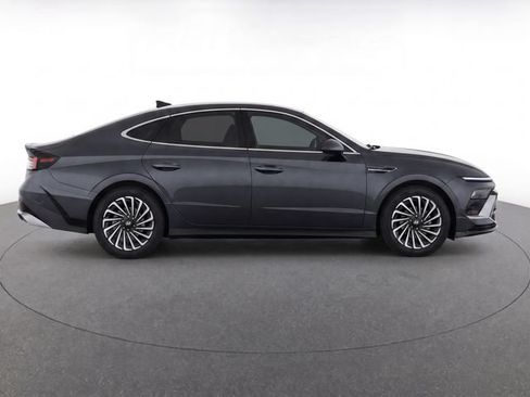Used 2025 Hyundai Sonata Limited FWD image 4