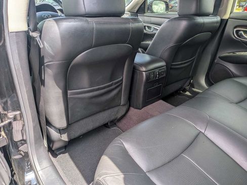 Used 2018 INFINITI Q70 Luxe RWD image 16