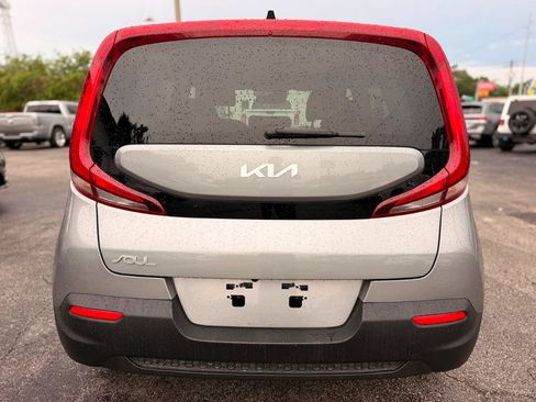 Used 2022 Kia Soul LX w/ Technology Package FWD image 8