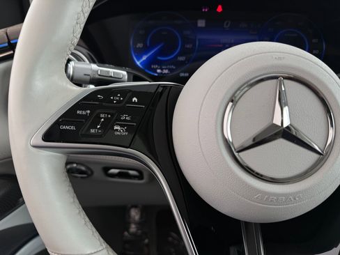 Used 2023 Mercedes-Benz EQS 580 4MATIC SUV image 14