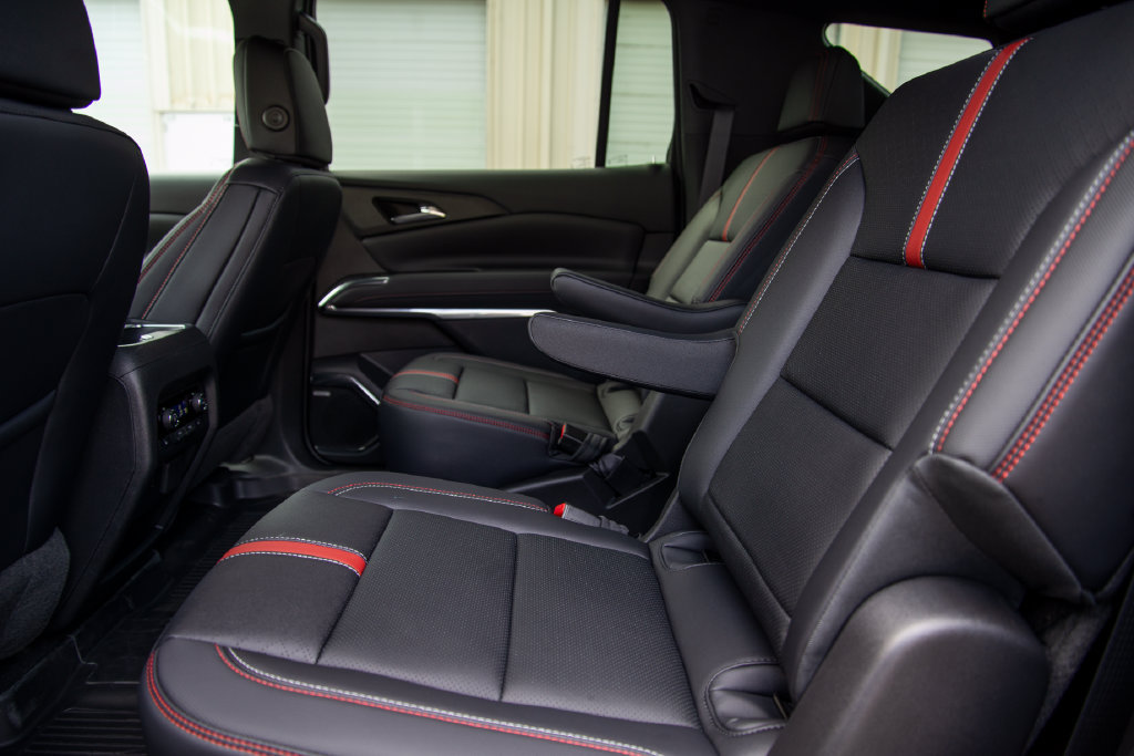 New 2026 Chevrolet Traverse RS w/ LPO, Floor Liner Package FWD image 14
