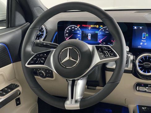 Used 2025 Mercedes-Benz GLB 250 4MATIC image 15