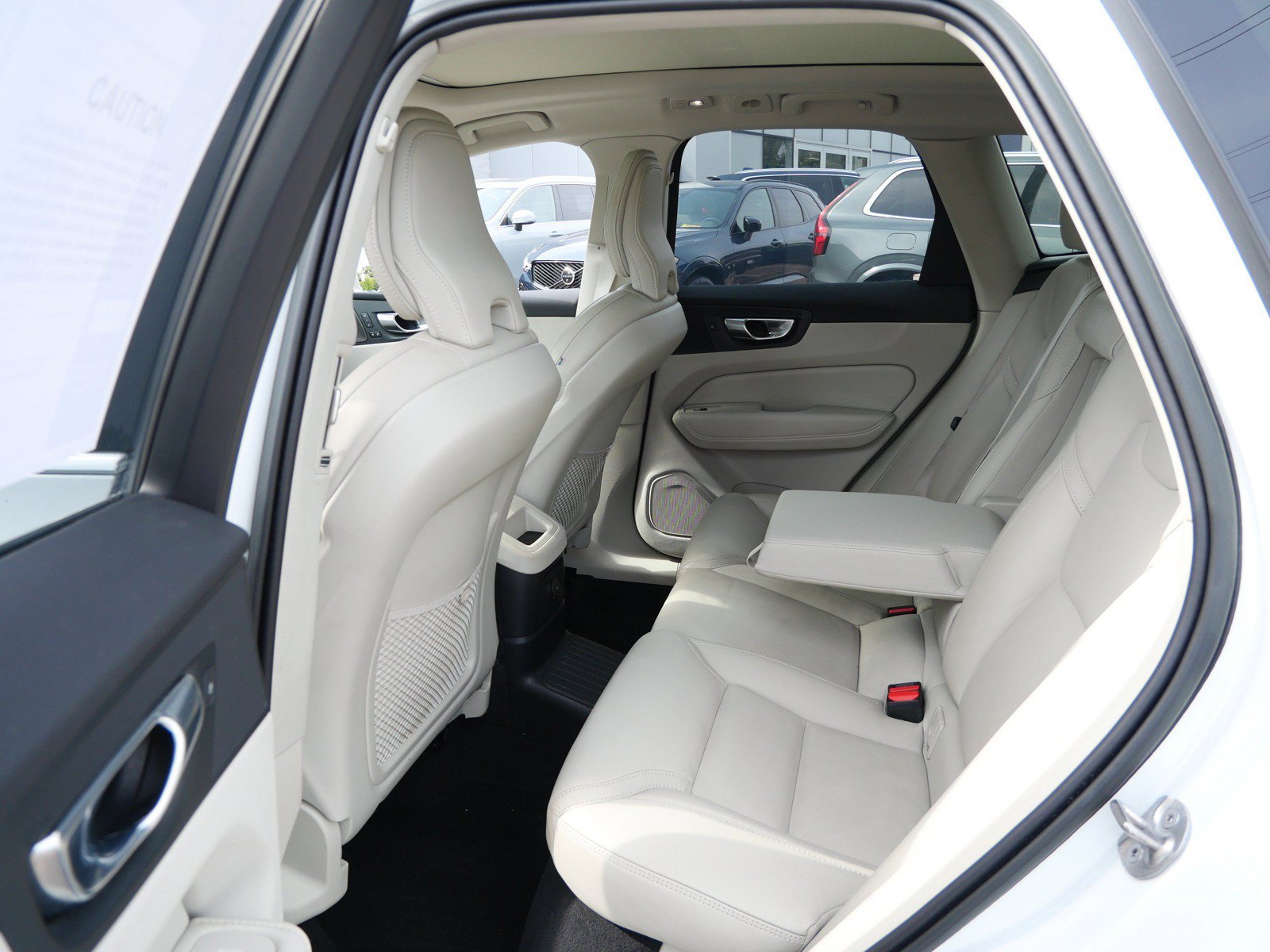 Certified 2023 Volvo XC60 T8 Ultimate w/ Climate Package AWD/4WD image 11