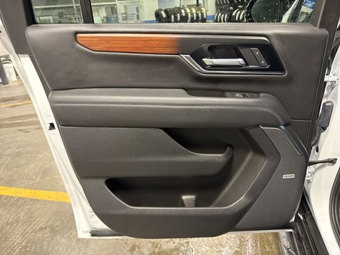 Used 2025 GMC Yukon XL Denali image 28