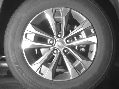 Used 2025 Chevrolet Equinox LT FWD image 16