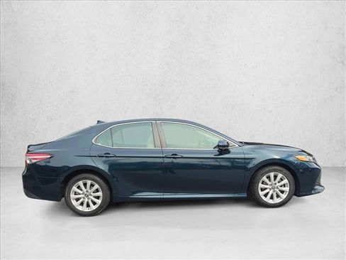 Used 2020 Toyota Camry LE image 4