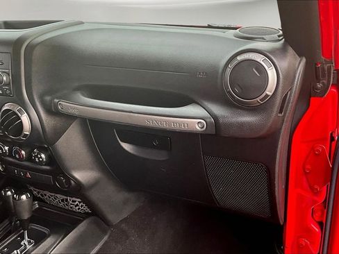 Used 2018 Jeep Wrangler Unlimited Sport w/ LED Lighting Group image 25