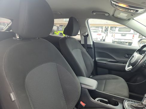 Used 2024 Hyundai Kona SEL AWD/4WD image 32