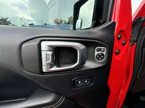 Used 2018 Jeep Wrangler Unlimited Sahara AWD/4WD image 20