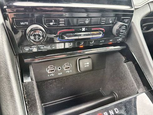Used 2021 Jeep Grand Cherokee L Limited AWD/4WD image 16
