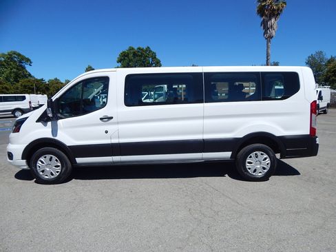 Used 2023 Ford Transit 350 XLT RWD image 5