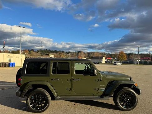 Used 2022 Jeep Wrangler Unlimited Sahara w/ Cold Weather Group image 4