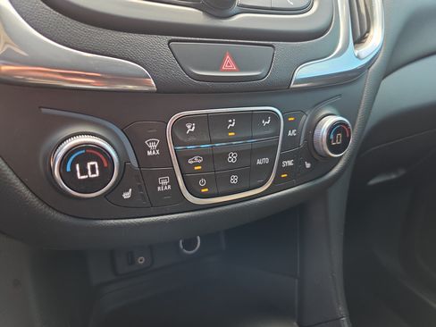 Used 2018 Chevrolet Equinox LT FWD image 21