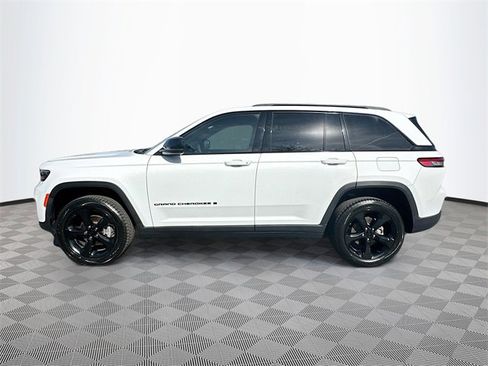Used 2023 Jeep Grand Cherokee Altitude image 4