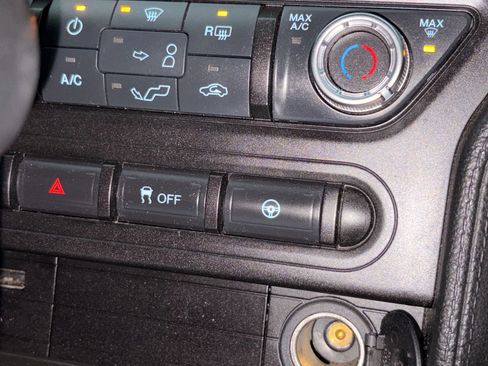 Used 2015 Ford Mustang V6 Coupe 2D image 22