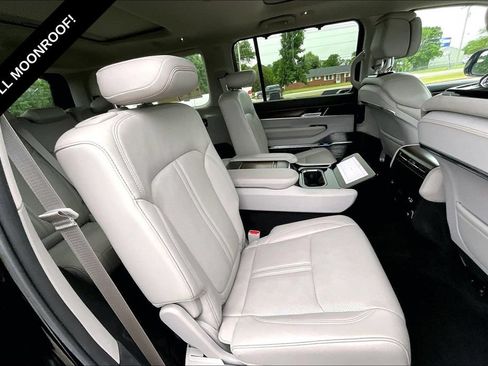Used 2022 Jeep Grand Wagoneer Series I AWD/4WD image 27