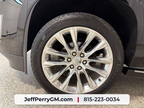 Used 2020 Cadillac Escalade Premium Luxury AWD/4WD image 37