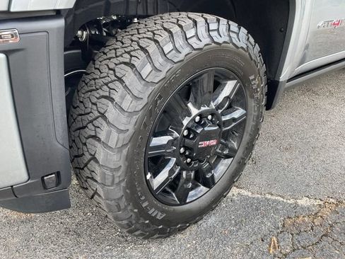 New 2026 GMC Sierra 2500 AT4 w/ AT4 Premium Plus Package AWD/4WD image 12