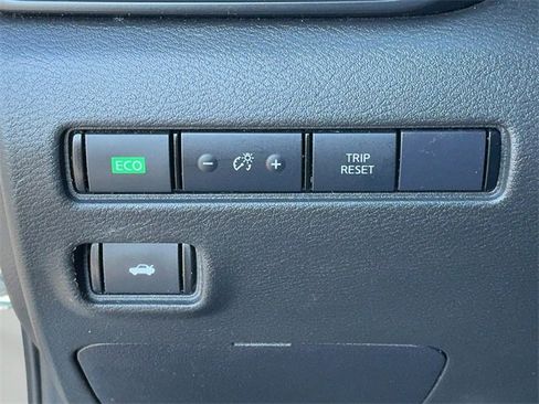 Used 2024 Nissan Sentra S image 25