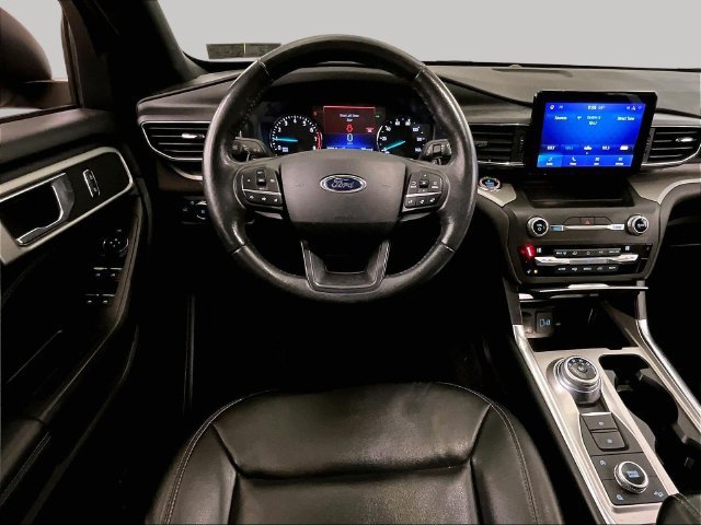 Used 2020 Ford Explorer XLT w/ Equipment Group 202A AWD/4WD image 5