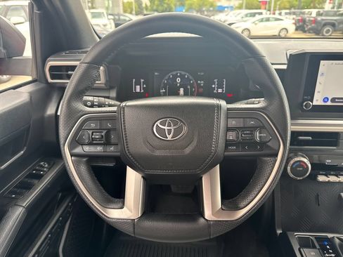 Certified 2025 Toyota 4Runner SR5 AWD/4WD image 15