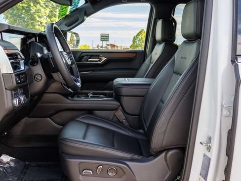 Used 2025 GMC Yukon XL Denali AWD/4WD image 6