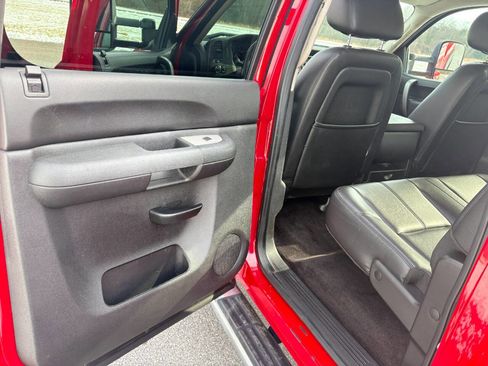 Used 2011 Chevrolet Silverado 2500 LT w/ Interior Plus Package image 5