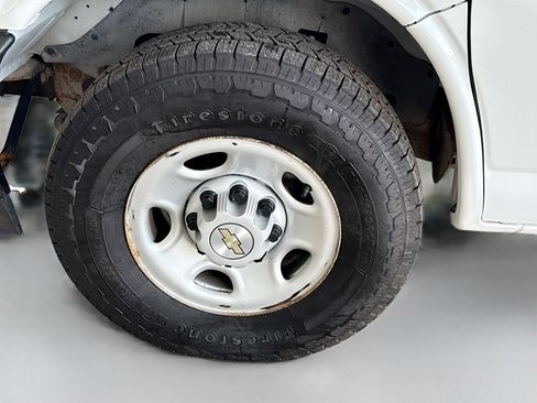 Used 2022 Chevrolet Express 2500 image 31